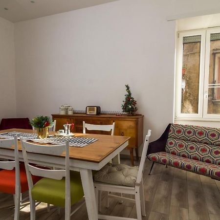 Giu Al Centro Bed & Breakfast เนเปิลส์ ภายนอก รูปภาพ
