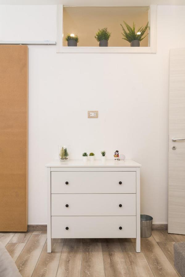 Giu Al Centro Bed & Breakfast เนเปิลส์ ภายนอก รูปภาพ