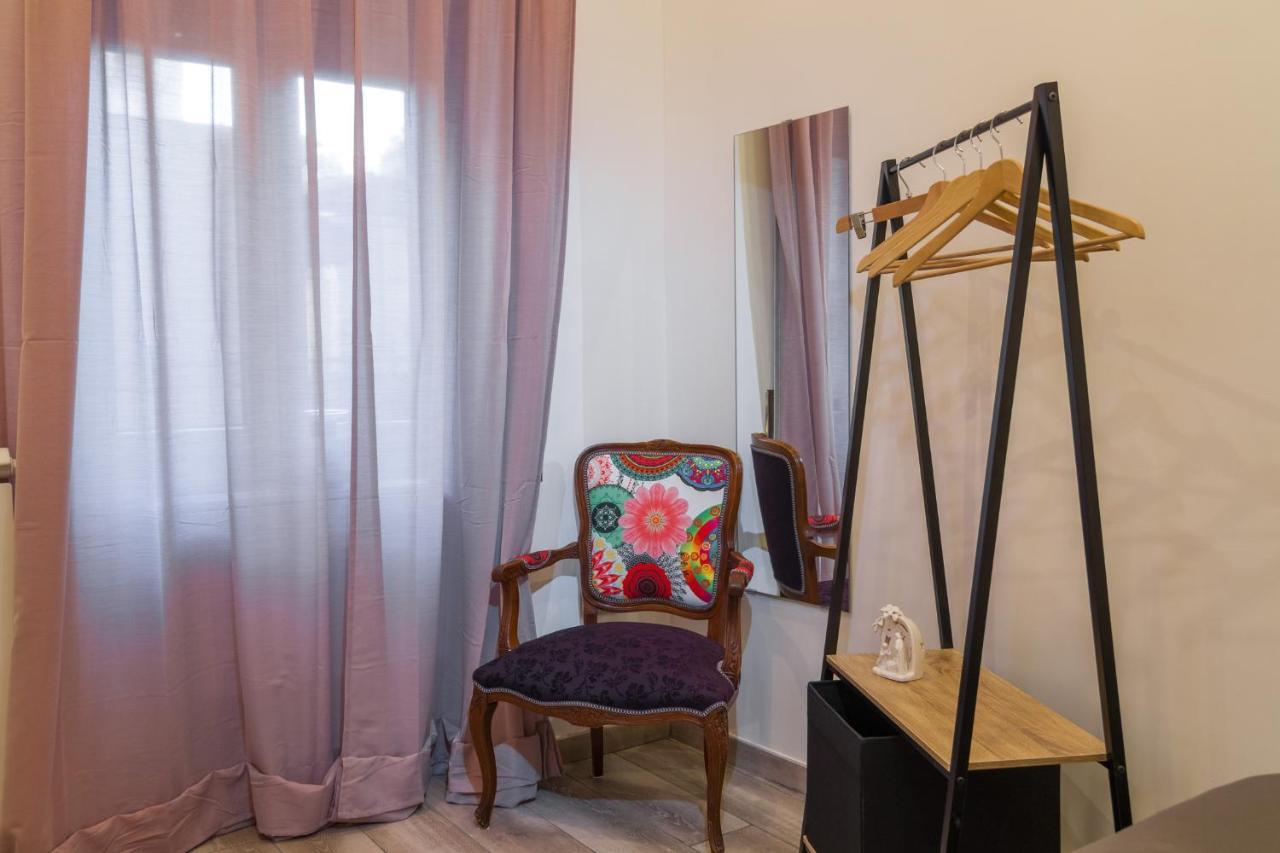 Giu Al Centro Bed & Breakfast เนเปิลส์ ภายนอก รูปภาพ