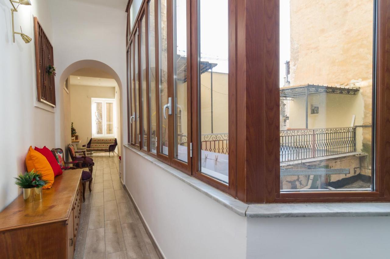 Giu Al Centro Bed & Breakfast เนเปิลส์ ภายนอก รูปภาพ
