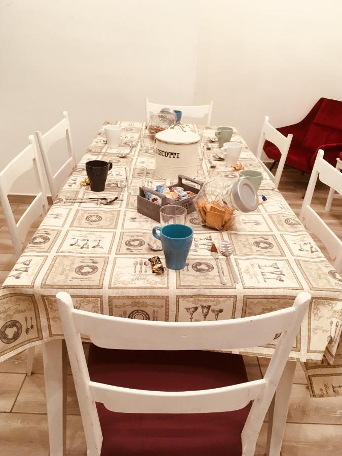 Giu Al Centro Bed & Breakfast เนเปิลส์ ภายนอก รูปภาพ