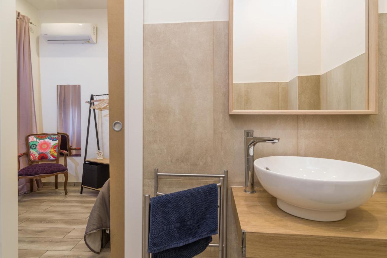 Giu Al Centro Bed & Breakfast เนเปิลส์ ภายนอก รูปภาพ