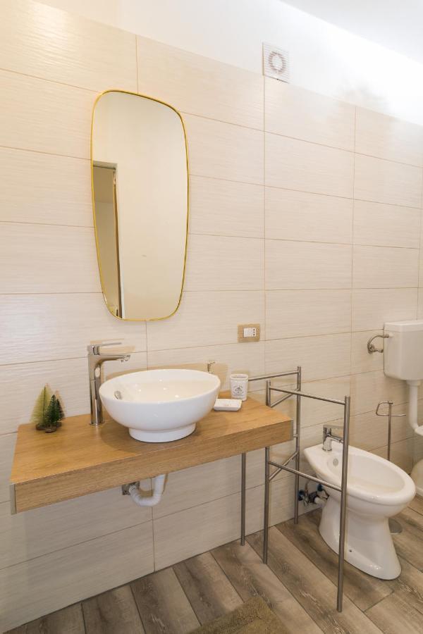 Giu Al Centro Bed & Breakfast เนเปิลส์ ภายนอก รูปภาพ