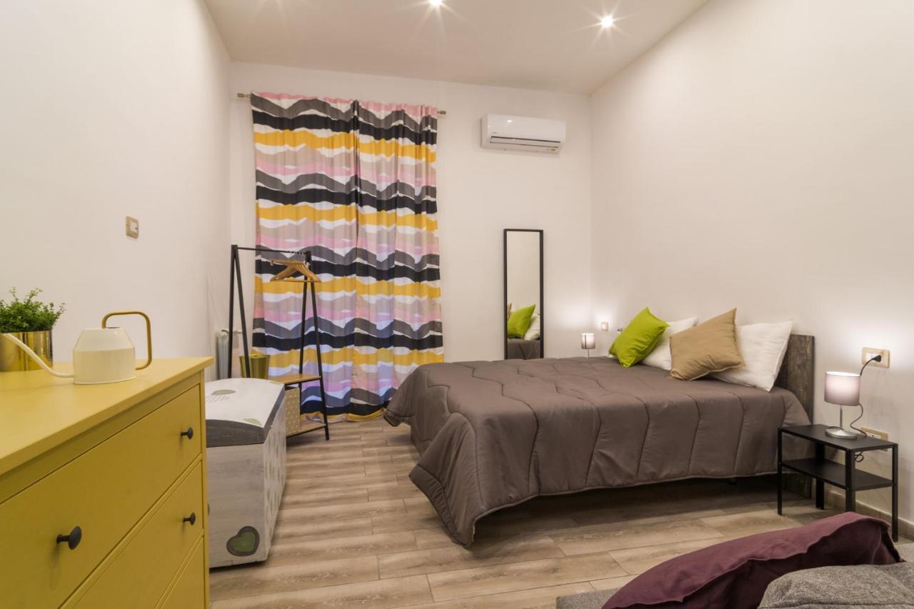 Giu Al Centro Bed & Breakfast เนเปิลส์ ภายนอก รูปภาพ